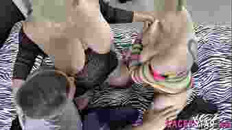 Nagymama puncit nyalnak hármasban, míg el nem élvez