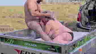 öreg hölgy lenyeli a spermát, miután megdugták a seggében