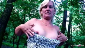 72 éves nagyi élvezi a nagy faszt a természetben